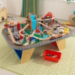 Set trenulet  Waterfall Junction KidKraft cu masa de joaca din lemn